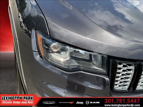Used 2018 Jeep Grand Cherokee Altitude AWD/4WD image 31