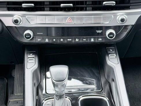 Used 2025 Kia Telluride S AWD/4WD image 19