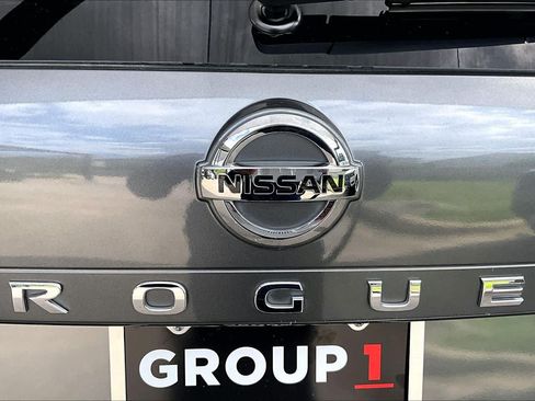 Certified 2021 Nissan Rogue SV FWD image 30