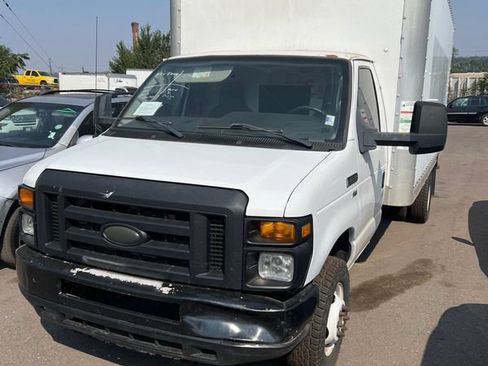 Used 2014 Ford E-350 and Econoline 350 Super Duty RWD image 2