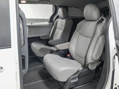Used 2026 Toyota Sienna XLE image 26