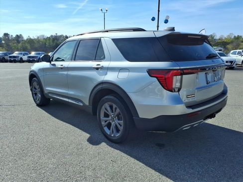 Certified 2025 Ford Explorer Active w/ Active Comfort Package AWD/4WD image 3
