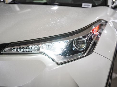 Certified 2019 Toyota C-HR XLE image 5