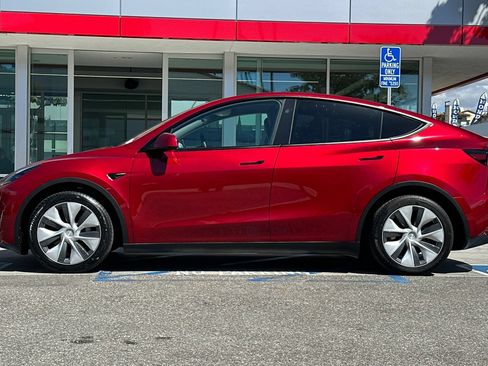 Used 2024 Tesla Model Y Long Range AWD/4WD image 6