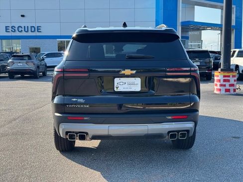 Used 2026 Chevrolet Traverse LT FWD image 4