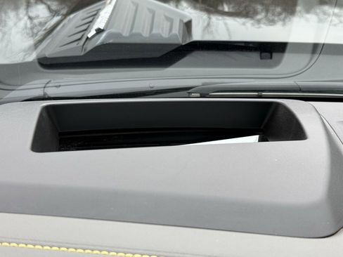 Used 2025 Chevrolet Silverado 2500 ZR2 w/ Technology Package image 8