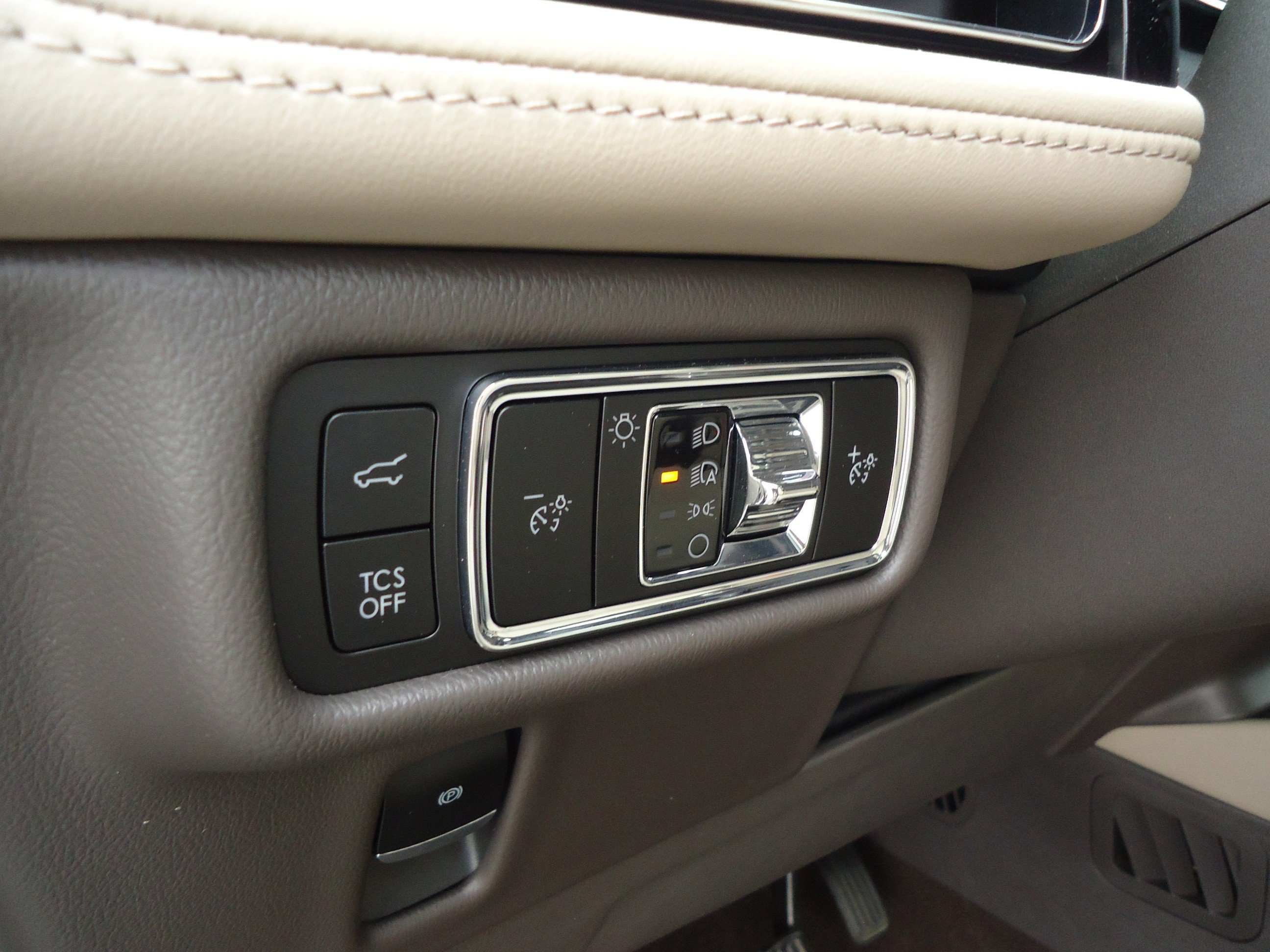Used 2023 Lincoln Nautilus Reserve w/ Equipment Group 201A AWD/4WD image 14