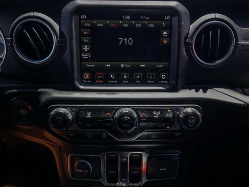 Used 2022 Jeep Gladiator Overland w/ Popular Equipment Package AWD/4WD image 28