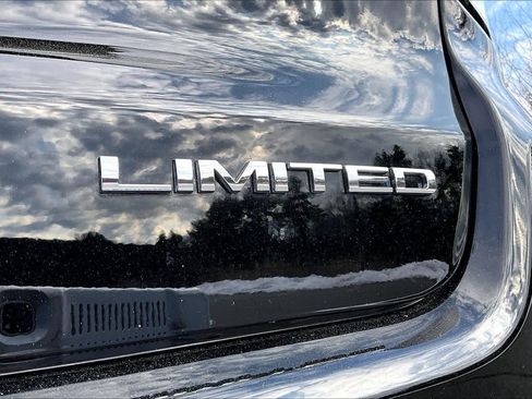 Used 2025 Jeep Compass Limited w/ Sun & Sound Group image 10