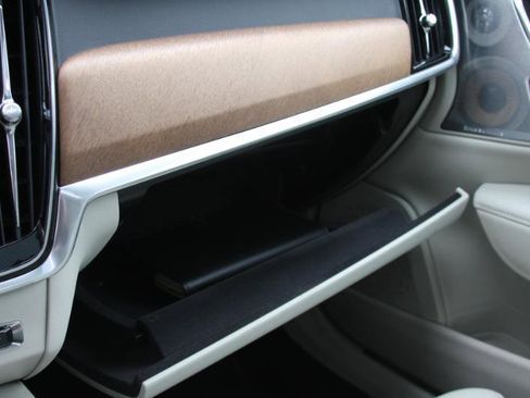 Used 2017 Volvo S90 T6 Inscription w/ Vision Package image 33