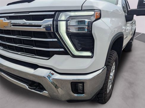 Used 2024 Chevrolet Silverado 2500 LTZ w/ LTZ Convenience Package image 26