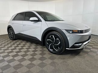 Used 2024 Hyundai Ioniq 5 SE video 2