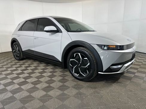 Used 2024 Hyundai Ioniq 5 SE image 2