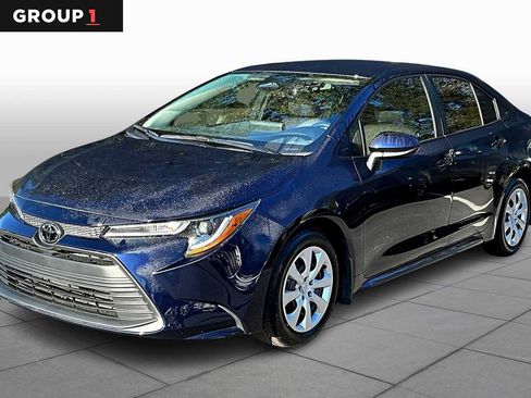 Certified 2025 Toyota Corolla LE image 1