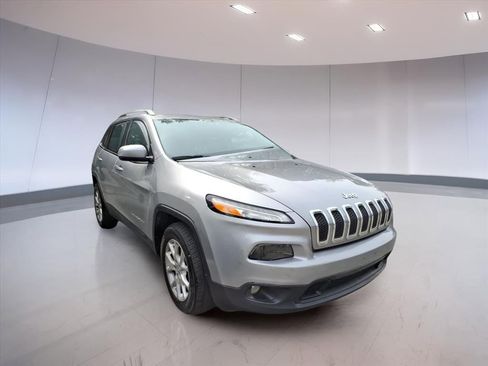 Used 2016 Jeep Cherokee Latitude image 1