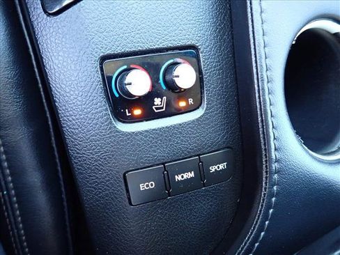 Used 2014 Toyota Avalon Limited FWD image 18