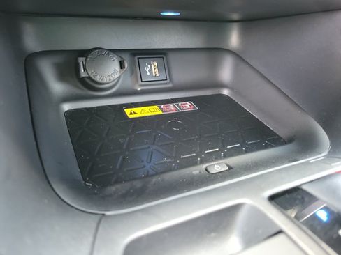 Used 2024 Toyota RAV4 XSE AWD/4WD image 15