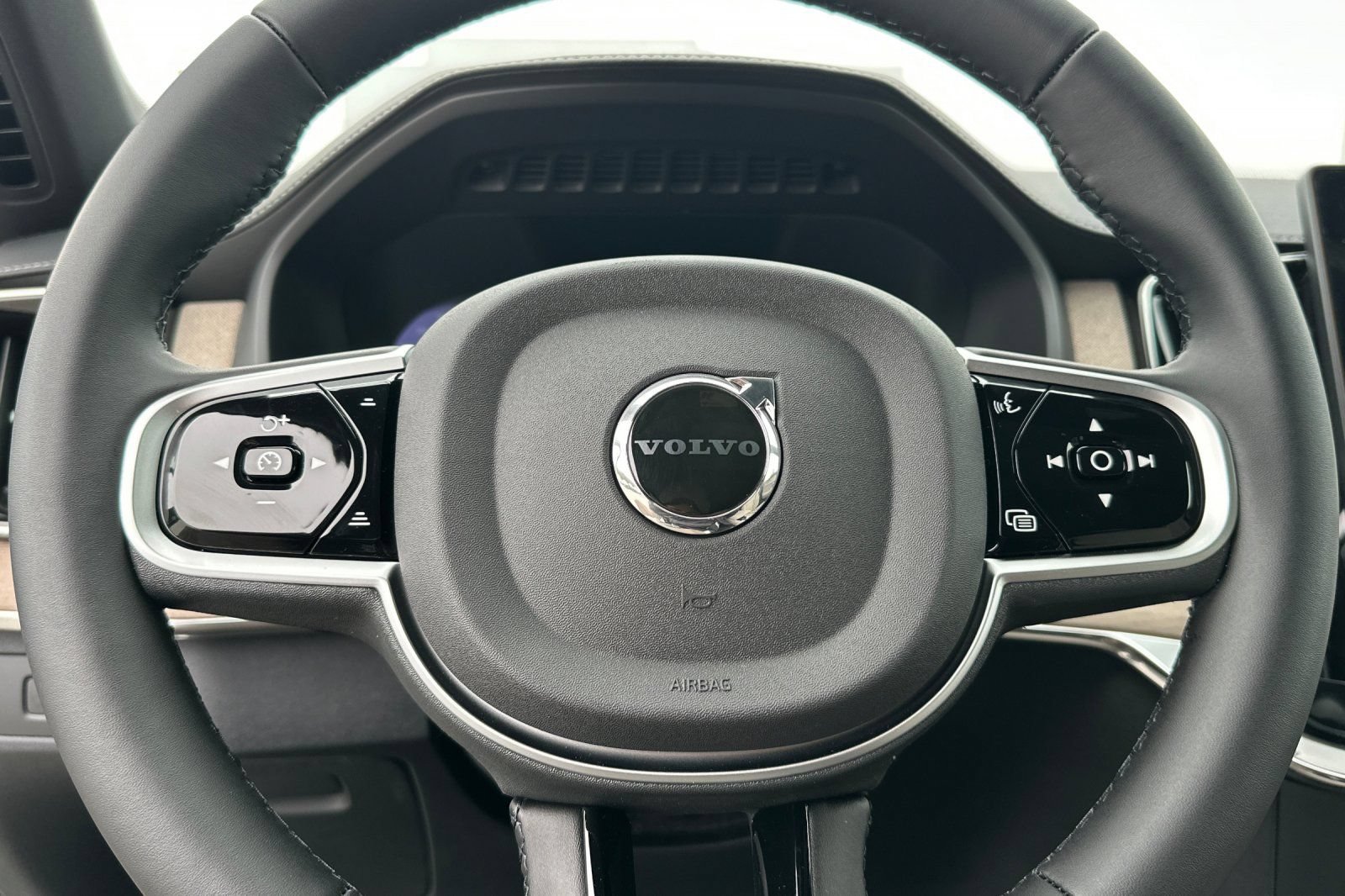 New 2026 Volvo XC90 T8 Plus w/ Protection Package AWD/4WD image 25