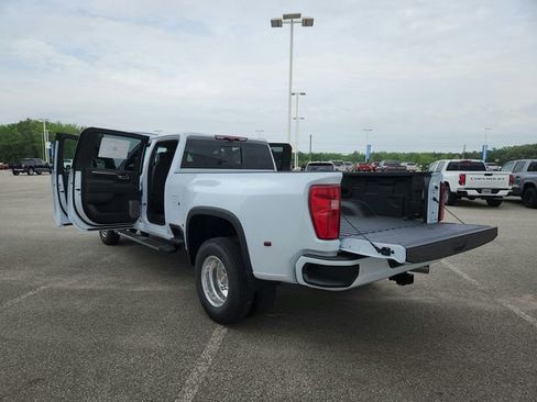 New 2026 Chevrolet Silverado 3500 High Country w/ High Country Premium Package AWD/4WD image 13