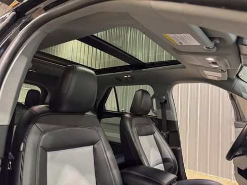Used 2023 Ford Explorer XLT w/ XLT Sport Appearance Package AWD/4WD image 26