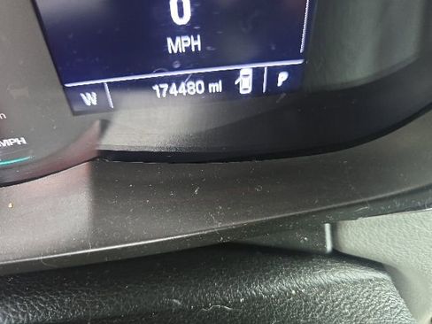 Used 2019 Chevrolet Trax LT w/ LT Convenience Package FWD image 13