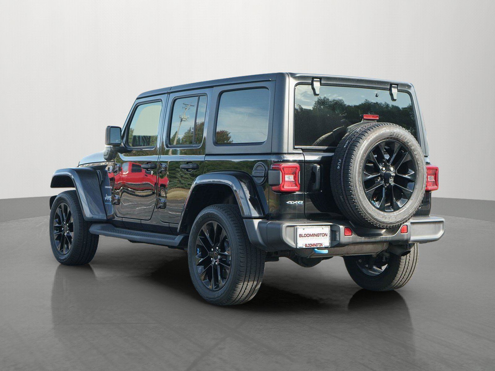 Used 2023 Jeep Wrangler Unlimited Sahara w/ Cold Weather Group AWD/4WD image 5