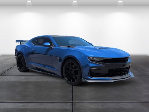 Used 2019 Chevrolet Camaro SS RWD image 2