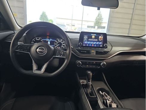 Used 2025 Nissan Altima 2.5 SV image 15