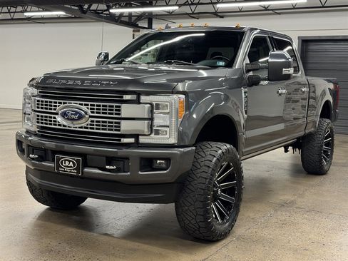 Used 2019 Ford F350 Platinum w/ Platinum Ultimate Package AWD/4WD image 3