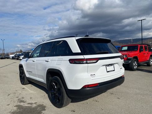 Used 2023 Jeep Grand Cherokee Limited w/ Black Appearance Package image 4
