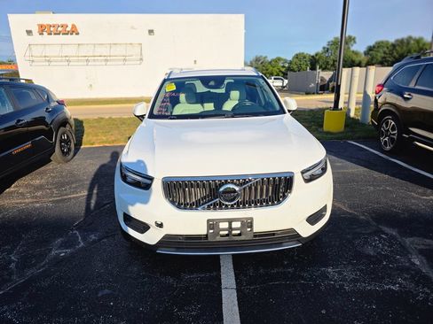 Used 2019 Volvo XC40 T5 Momentum AWD/4WD image 1