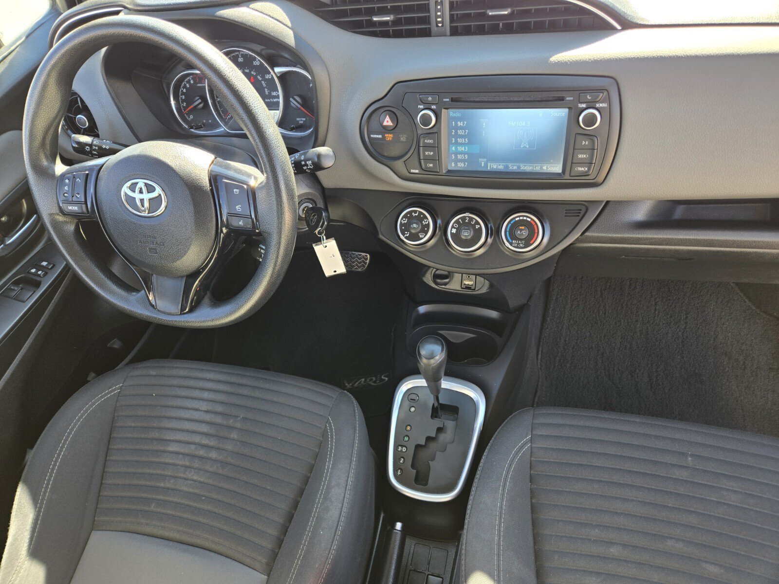 Used 2018 Toyota Yaris LE w/ Carpet Mat Package FWD image 10