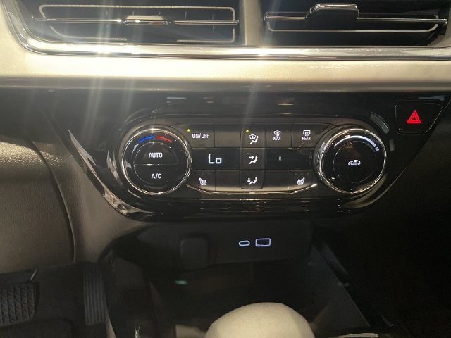 Used 2025 Chevrolet Trax LT w/ LT Convenience Package FWD image 23