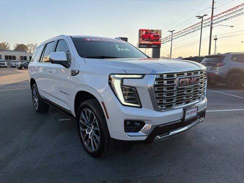 Used 2025 GMC Yukon Denali w/ Denali Reserve Package image 2