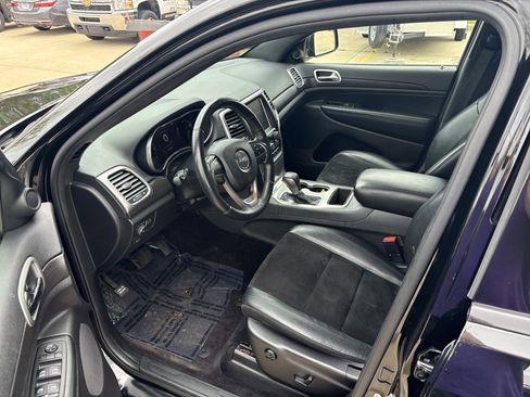 Used 2017 Jeep Grand Cherokee Altitude AWD/4WD image 6