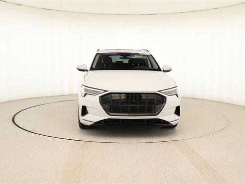 Used 2022 Audi e-tron Premium image 11