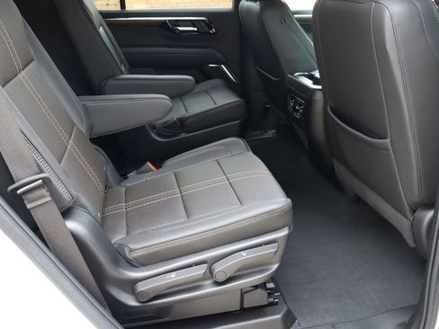 Used 2025 Chevrolet Tahoe High Country AWD/4WD image 19