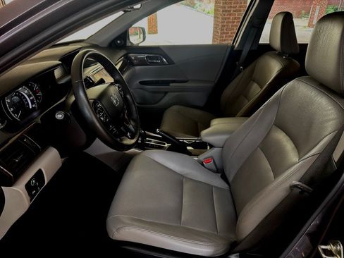 Used 2017 Honda Accord Touring image 15