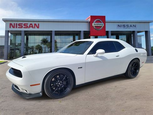 Used 2023 Dodge Challenger R/T w/ Blacktop Package image 8