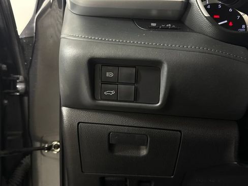 Used 2022 Toyota Highlander XLE AWD/4WD image 28