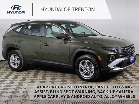 Certified 2025 Hyundai Tucson SE AWD/4WD image 1