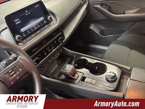 Used 2024 Nissan Rogue S image 15
