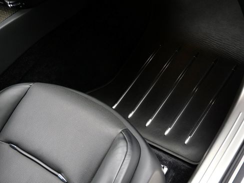 Used 2020 Rolls-Royce Dawn image 37