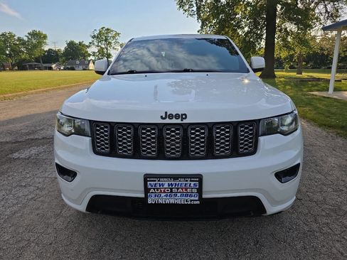 Used 2019 Jeep Grand Cherokee Altitude AWD/4WD image 4