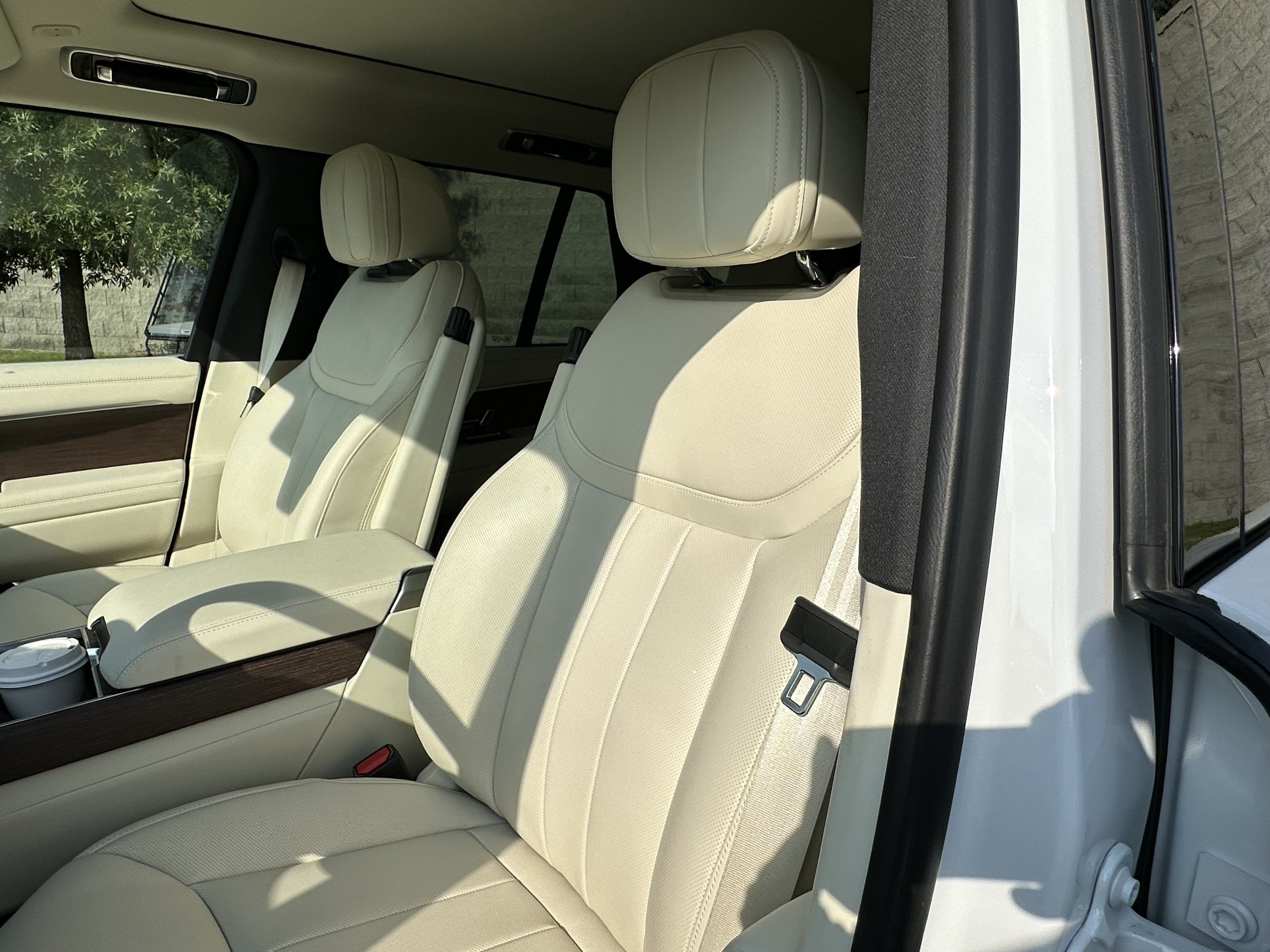 Certified 2025 Land Rover Range Rover SE AWD/4WD image 15