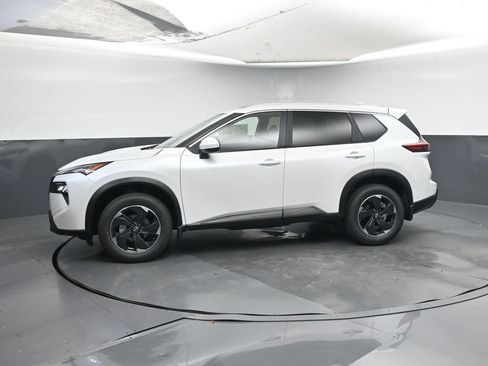 Used 2026 Nissan Rogue SV w/ SV Premium Package AWD/4WD image 2
