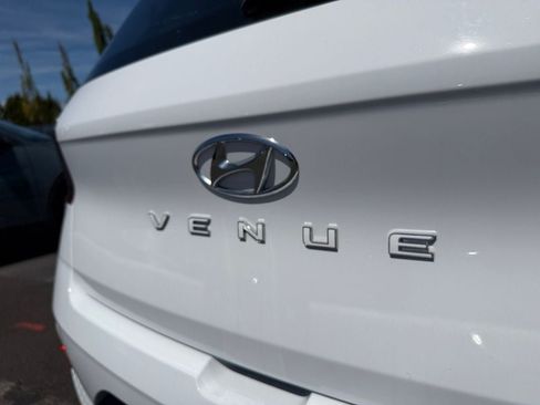 Used 2023 Hyundai Venue Limited FWD image 35