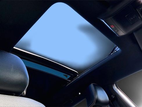 Used 2022 Volkswagen Atlas Cross Sport SEL R-Line image 27