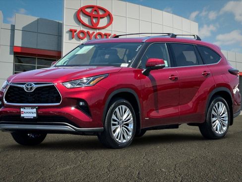 Certified 2026 Toyota Highlander Platinum AWD/4WD image 7