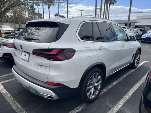 Certified 2025 BMW X5 xDrive50e w/ Premium Package image 4